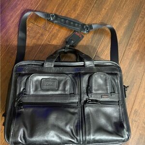 TUMI 96145D4 T-PASS 2way 3 layer all leather. Black Leather Messenger Briefcase.